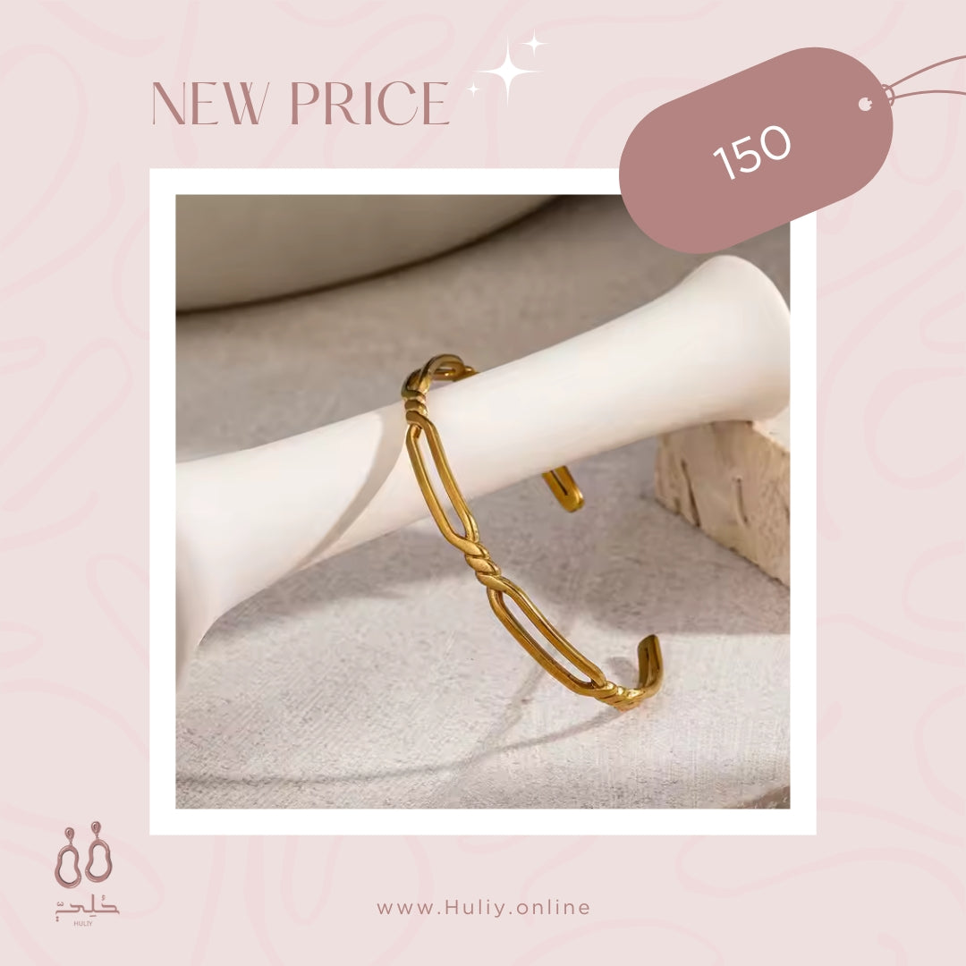 Elevate your look with this modern chain-link open bangle